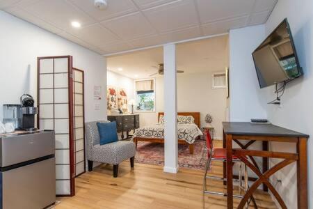 Cozy Private Apt Near Downtown Burlington Zewnętrze zdjęcie
