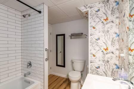Cozy Private Apt Near Downtown Burlington Zewnętrze zdjęcie