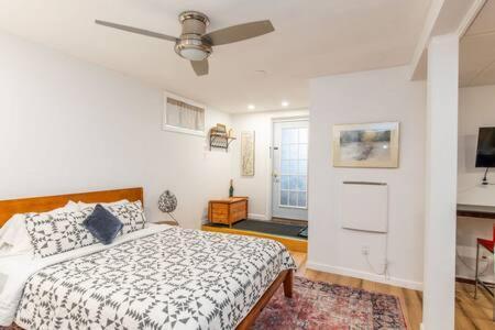 Cozy Private Apt Near Downtown Burlington Zewnętrze zdjęcie